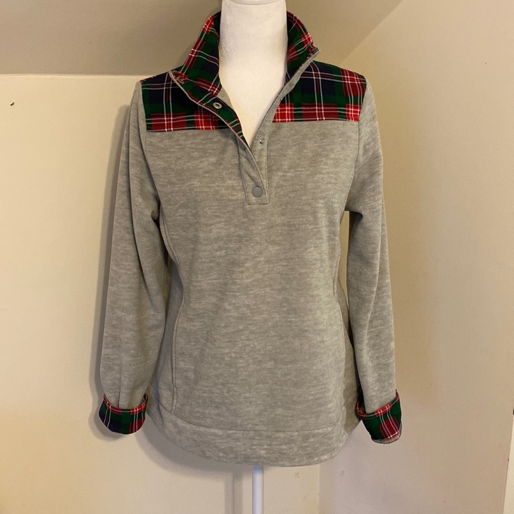 Crown and Ivy Pull Over